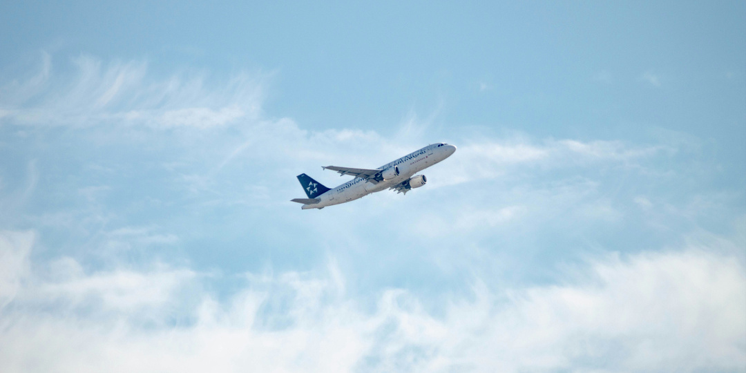 Бизнес-класс или первый класс в самолёте: чем отличаются и что лучше