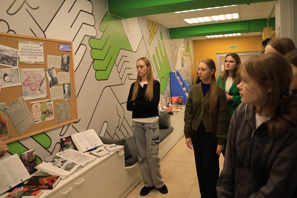 обучающиеся сотрудник. профессиональная подготовка кадров. бизнес тренинг. подготовка специалистов. обучает сотрудника.