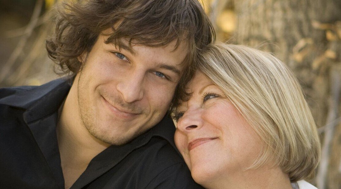 женщина старше мужчины на 6. хью джекман с женой. женщина старше мужчины на 6. женщина старше. сэм тейлор-джонсон.