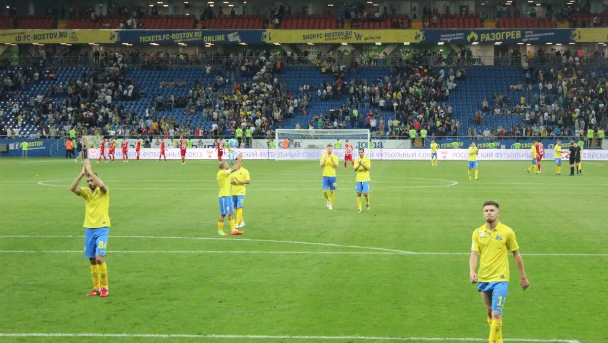     Главный тренер ФК «Ростов» Валерий Карпин заявил, что наказывал футболистом рублем за несоблюдение дисциплины и набранные в отпуске килограммы, об этом он сообщил в интервью порталу Sport24.