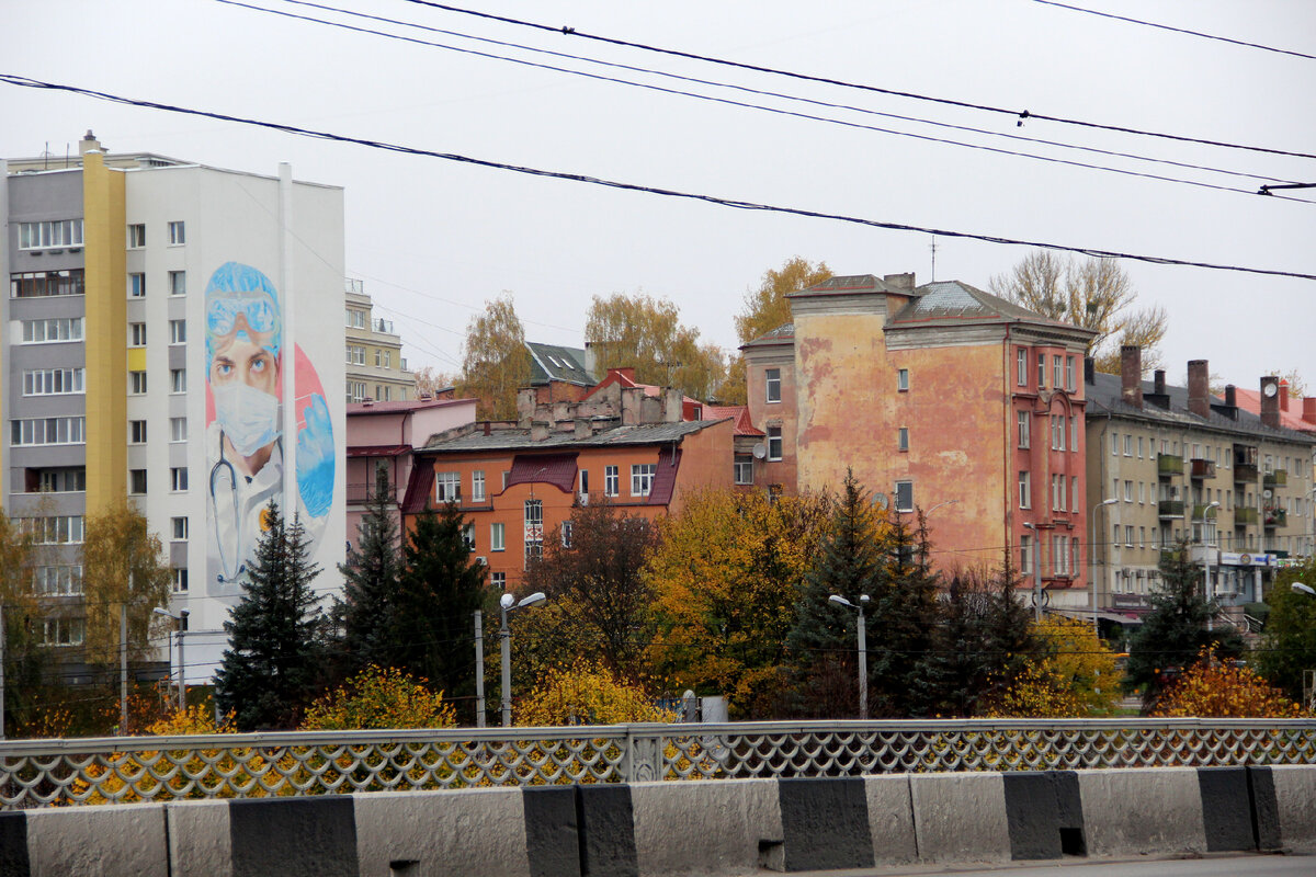 Врачи тоже иногда улыбаются нам под масками