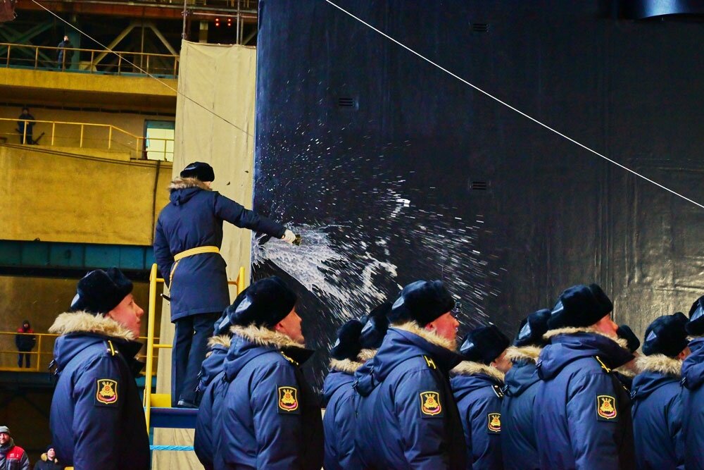 с днем вмф. экипаж одна семья юрий иосифович богатиков. матросы крейсера петр великий. матрос тихоокеанского флота россии. день морского флота.