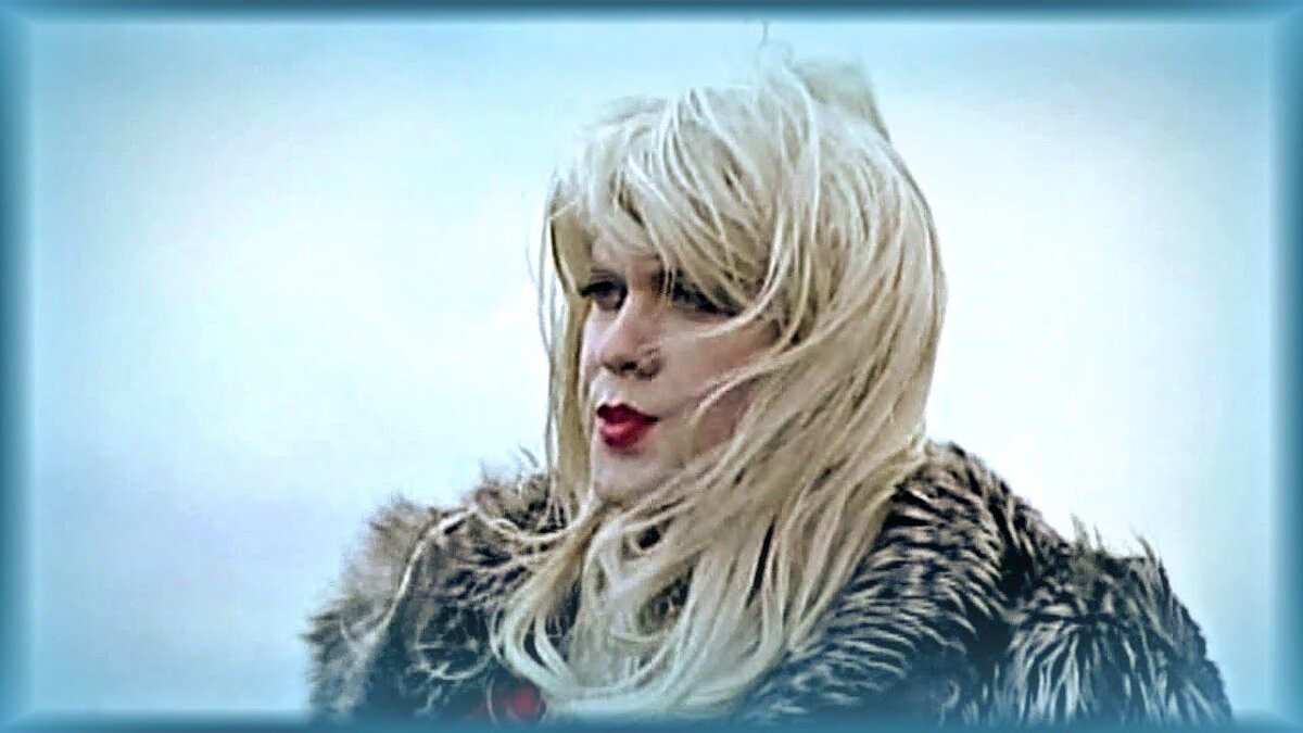 Изменение сайт картинки https://goo.su/ygsq Переодетый мужчина.