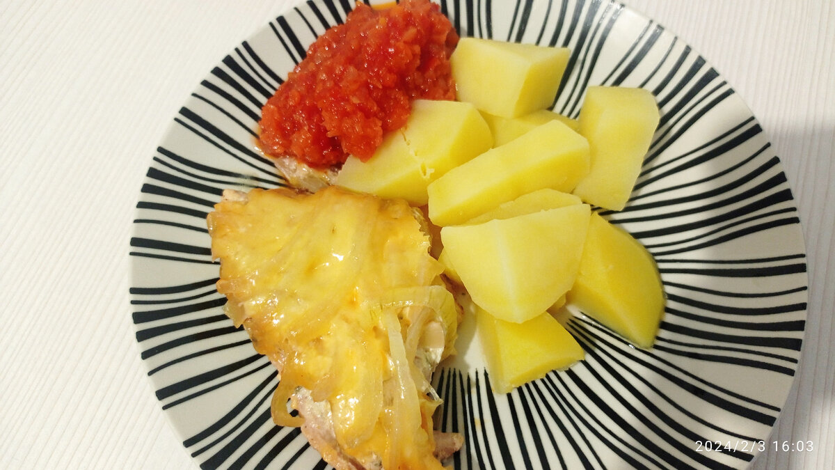 музыкальные приколы. мем про соседей и музыку. картинка когда соседи. мемы про соседей сверху. приколы про соседей в картинках.