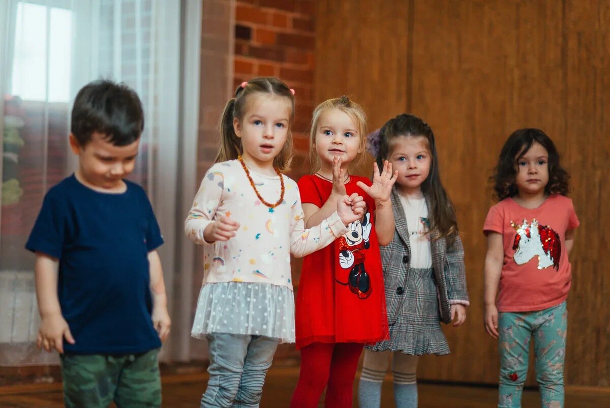 Занятия в год. Занятия в год. Дети на занятии в детском саду. Занятия для детей. Занятия в год.