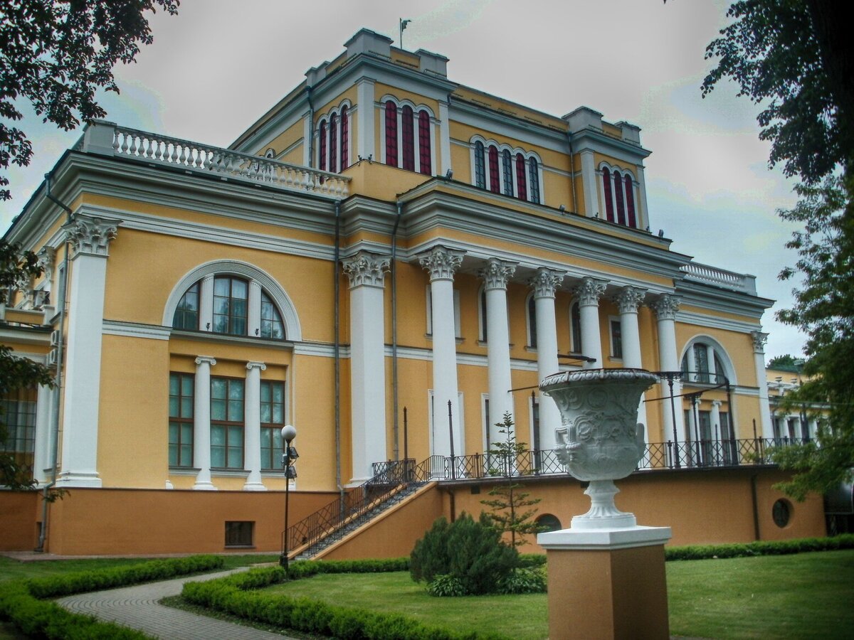 Главная достопримечательность Гомеля — дворец Румянцевых и Паскевичей. Фото: Futureal / wikimedia