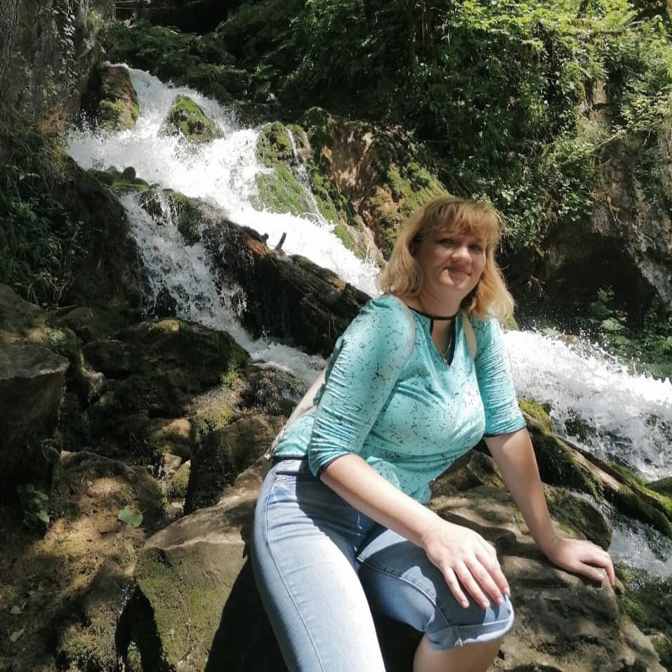 Жирненькая в 2020 году. И это еще лето, потом зимой еще сильнее расслабилась. 