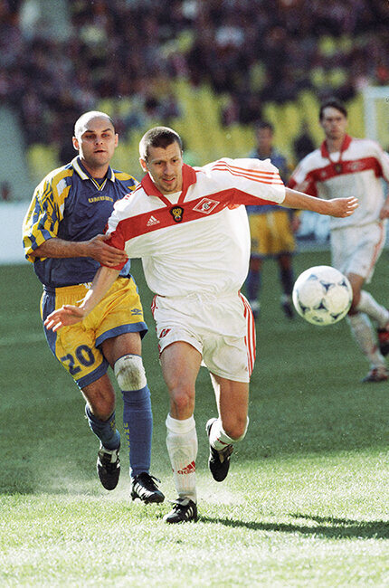 успешный оратор женщина. выступать на публике. ораторское искусство. оратор перед публикой. женщина лектор.