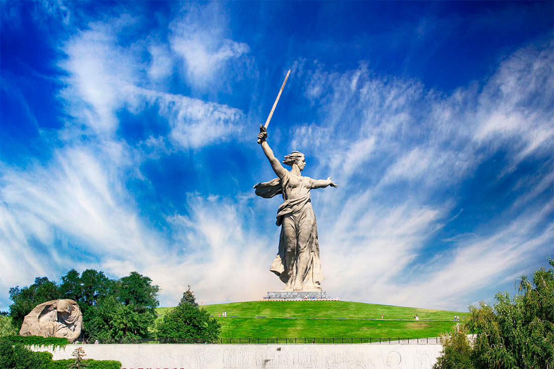 Мамаев Курган, Музей-панорама “Сталинградская битва”, Аллея Героев, Железнодорожный вокзал, Мемориальный комплекс на Лысой горе, Волго-Донской канал, Цимлянское водохранилище, Старая Сарепта, Иловлинский музей казачьего быта.