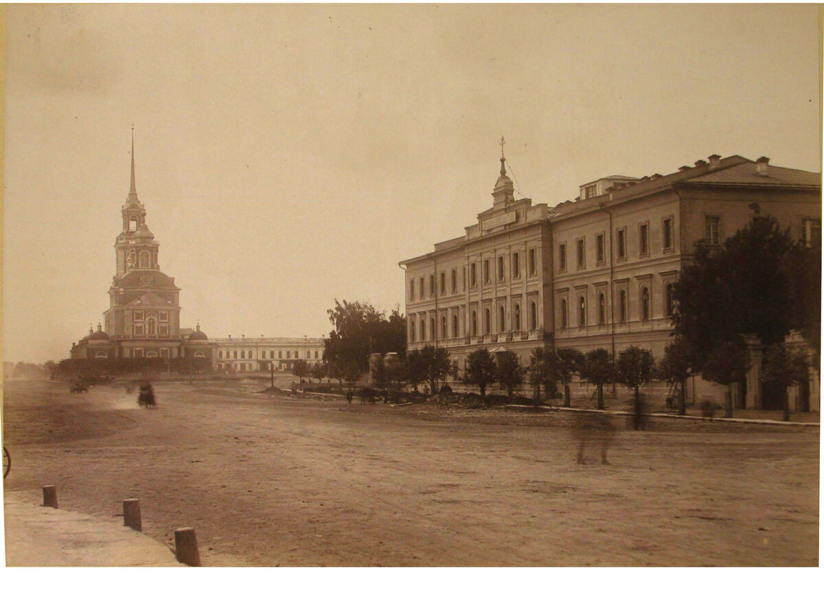 Мужская гимназия Его Императорского Величества Александра II. Автор фото: В.Л. Метенков, 1888-1895 гг.