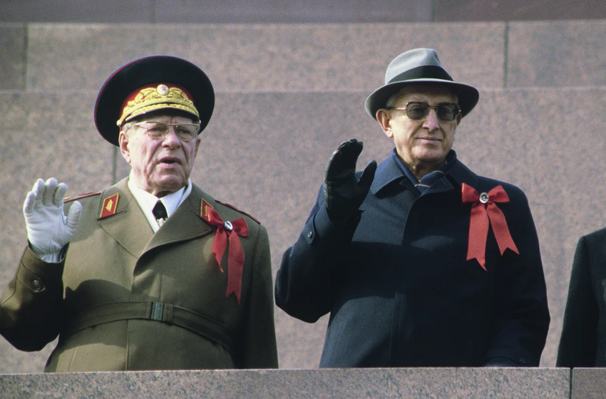 Инициаторы ввода ОКСВА в ДРА. Хотели для себя как лучше, а получилось как всегда страшно и нелепо. Фото из открытых источников.