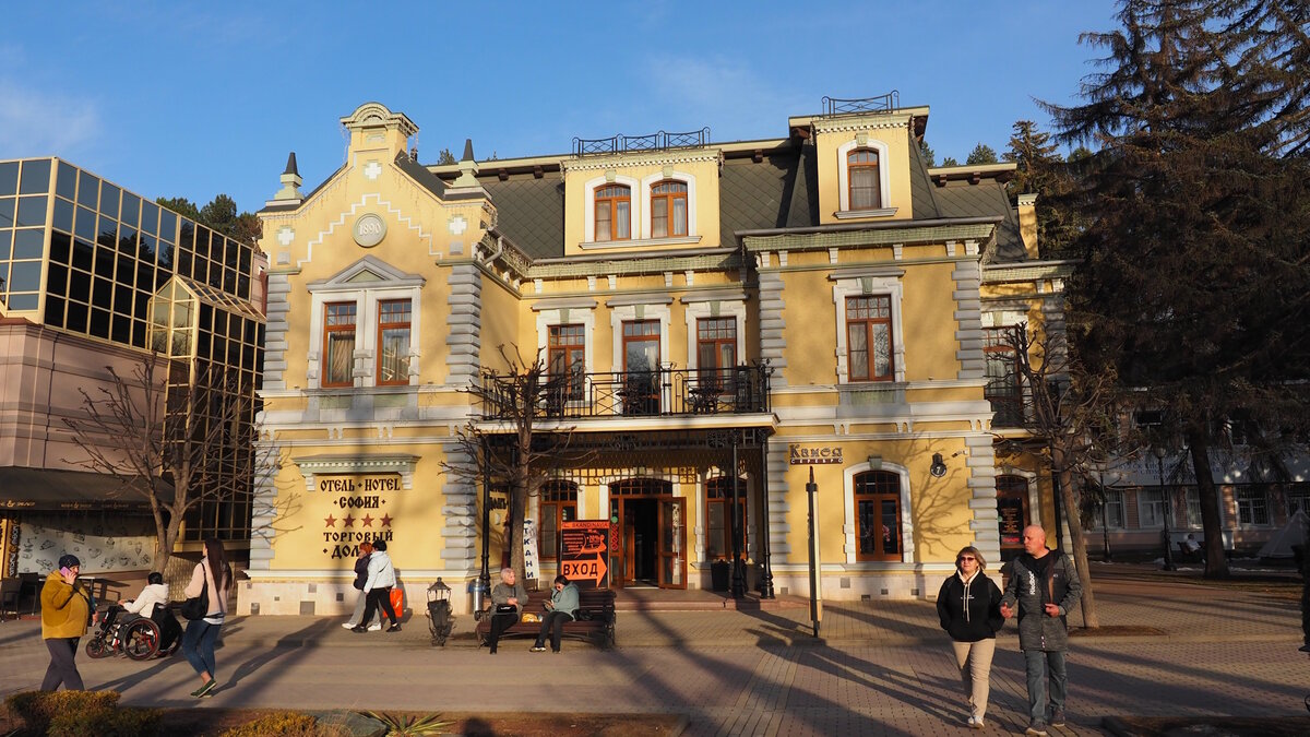 Кисловодск, зима-весна (27 февраля), дом полковника Мистрова постройки 1890 года на Курортном бульваре 7