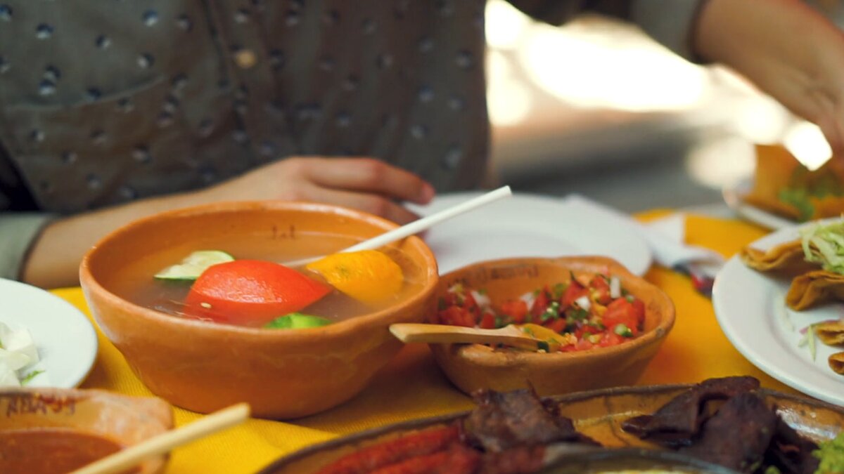 Красивые сцены любви. Французский художник пьер сюблейра. Пьер сублейра картина «навьюченное седло». Любовные сцены в живописи. Michelle clunie.