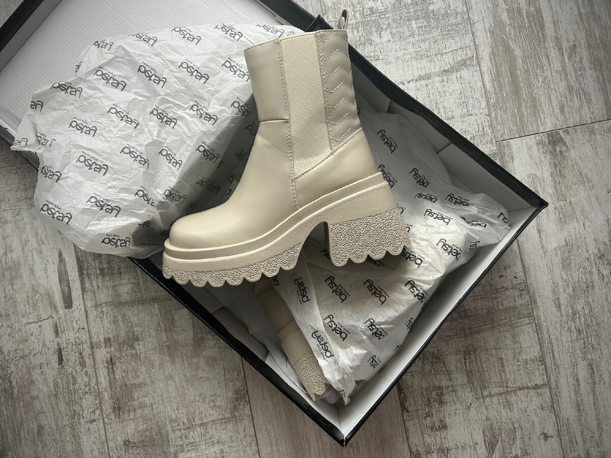 Большие ботинки на зиму. Большие ботинки на зиму. Чёрные ботигки на платформе. Demonia высокие ботинки. Большие ботинки на зиму.