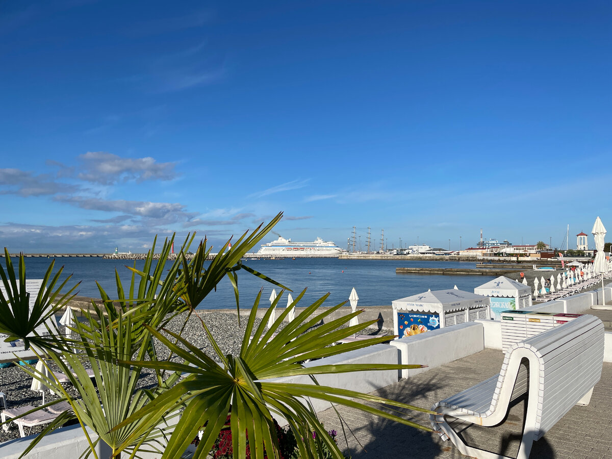 Сочи. Лайнер Astoria Grande в морском пору Сочи