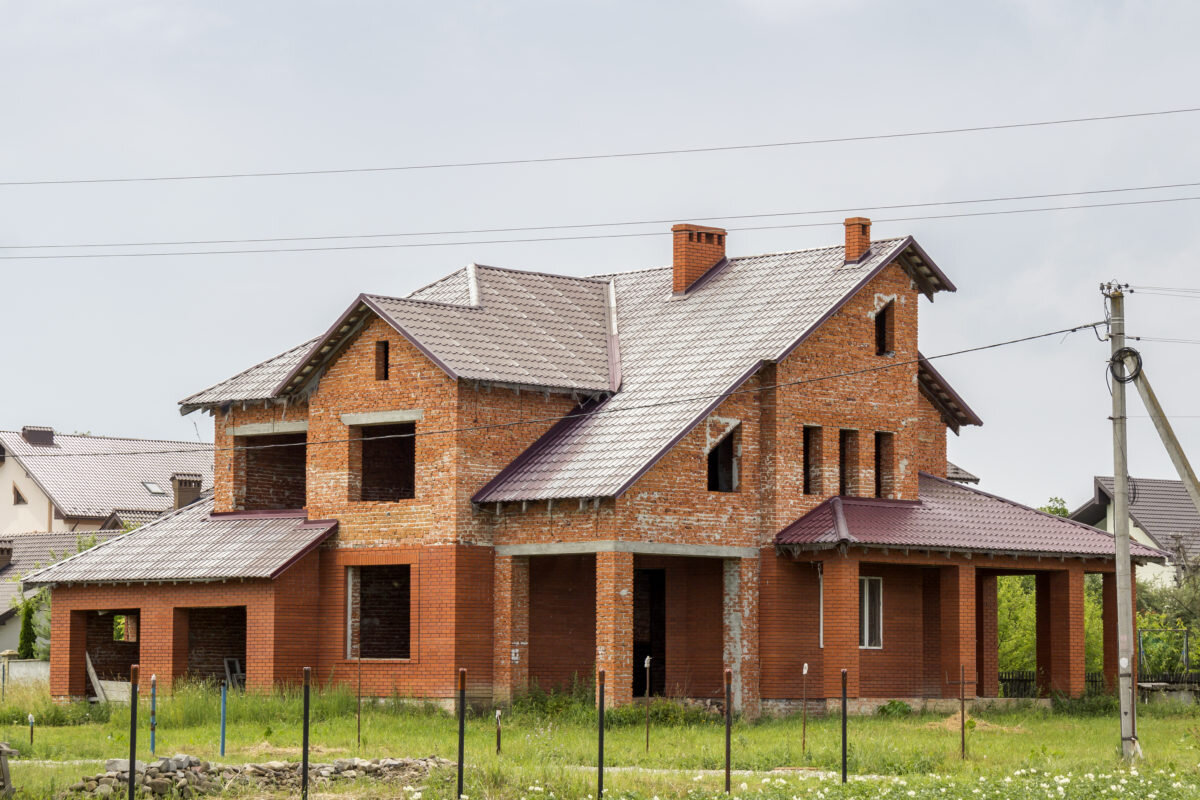 В каких местах строить дом. Нормы по расположению строений на участке снт. Расположение построек на участке. Расположение построек на дачном участке. Планировка участка 50 соток для фермерства.
