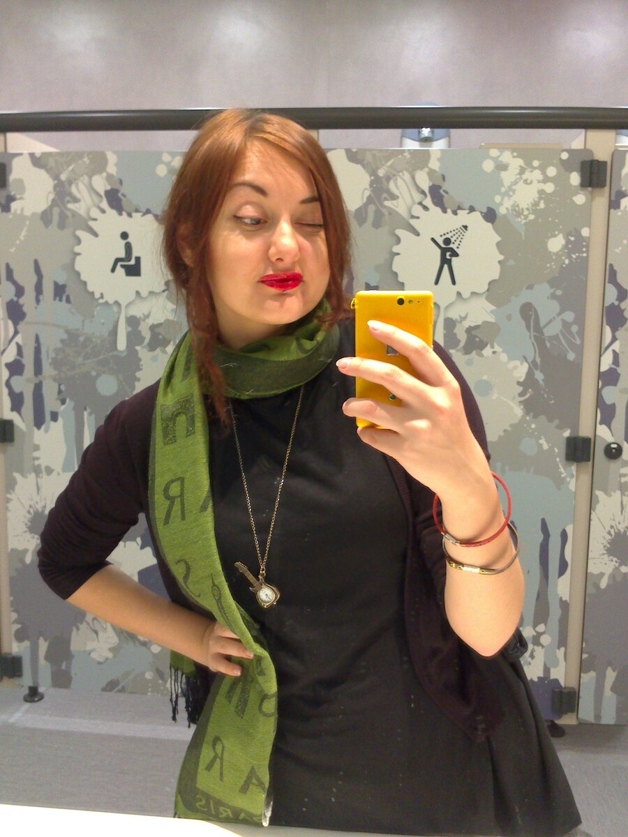 Куда же без селфи в одном из туалетов Парижа 😜 