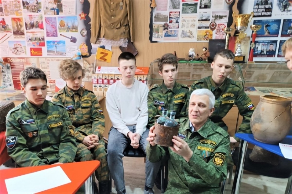    Поисковики отряда «Витязь» школы № 137.