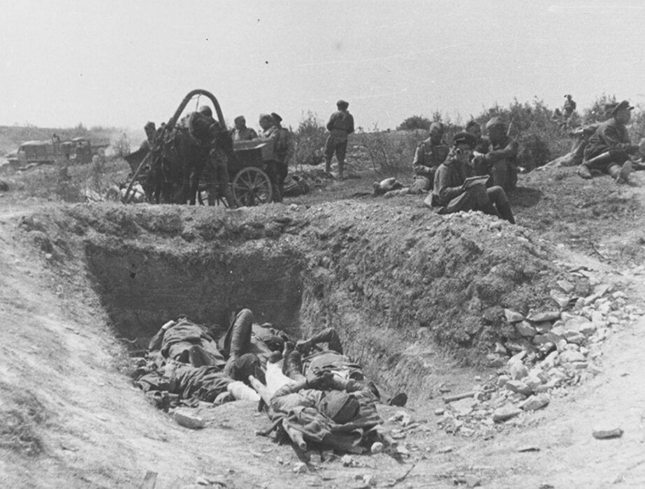 могила умерших на пути эвакуации