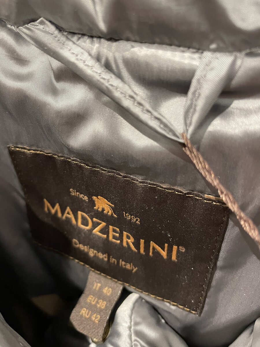 Фото автора. Думаю, что это подделка. а магазин был турецкий))