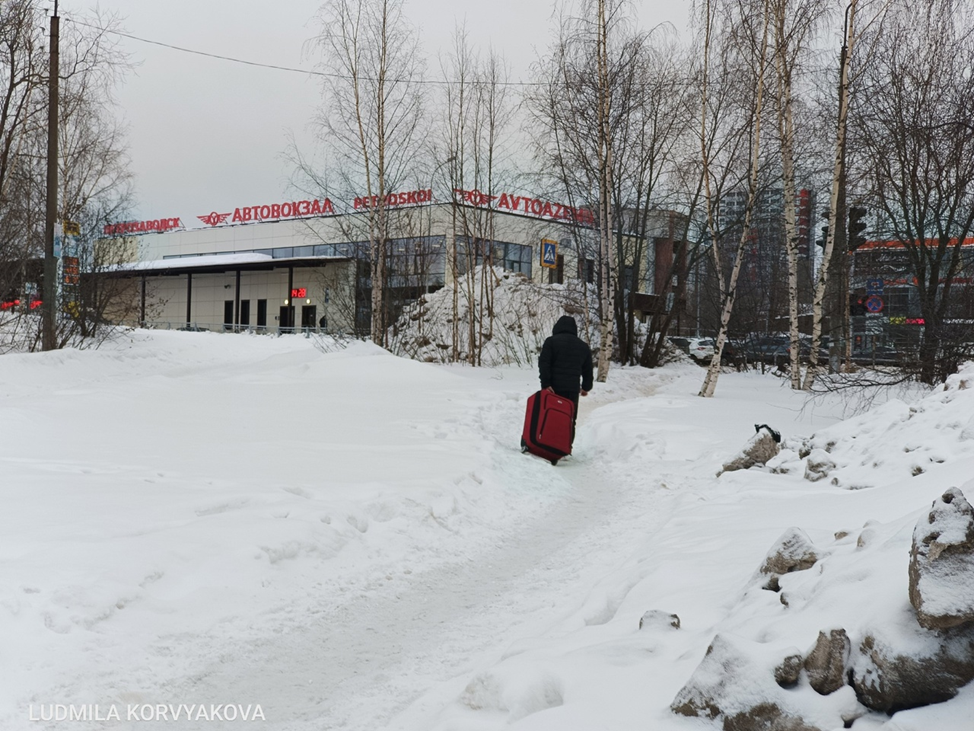    Петрозаводск почистили от снега, но тротуары остались скользкими Людмила Корвякова