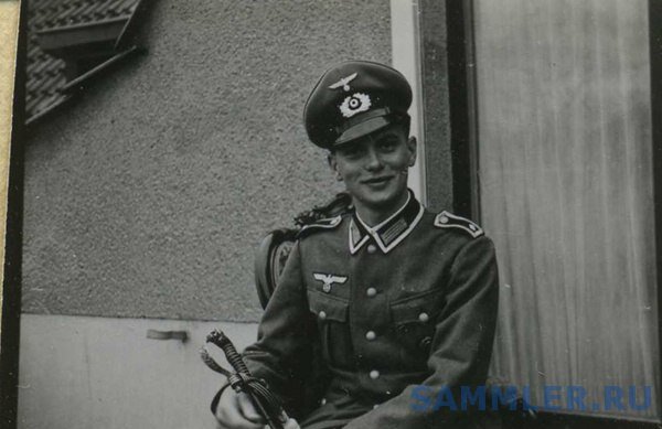 Автор альбома военных фотографий