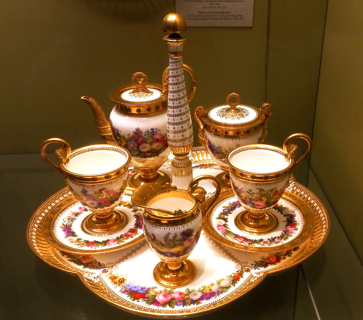 Листайте. Чайный набор из Севра. 