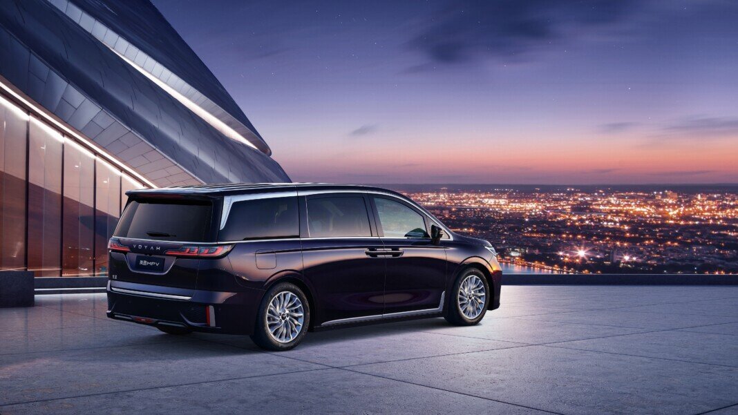 Удваивать претерпевать. Слова с удвоенными согласными. Удваивать претерпевать. Удвоенная согласная в суффиксе примеры. Правописание двойных согласных в словах.