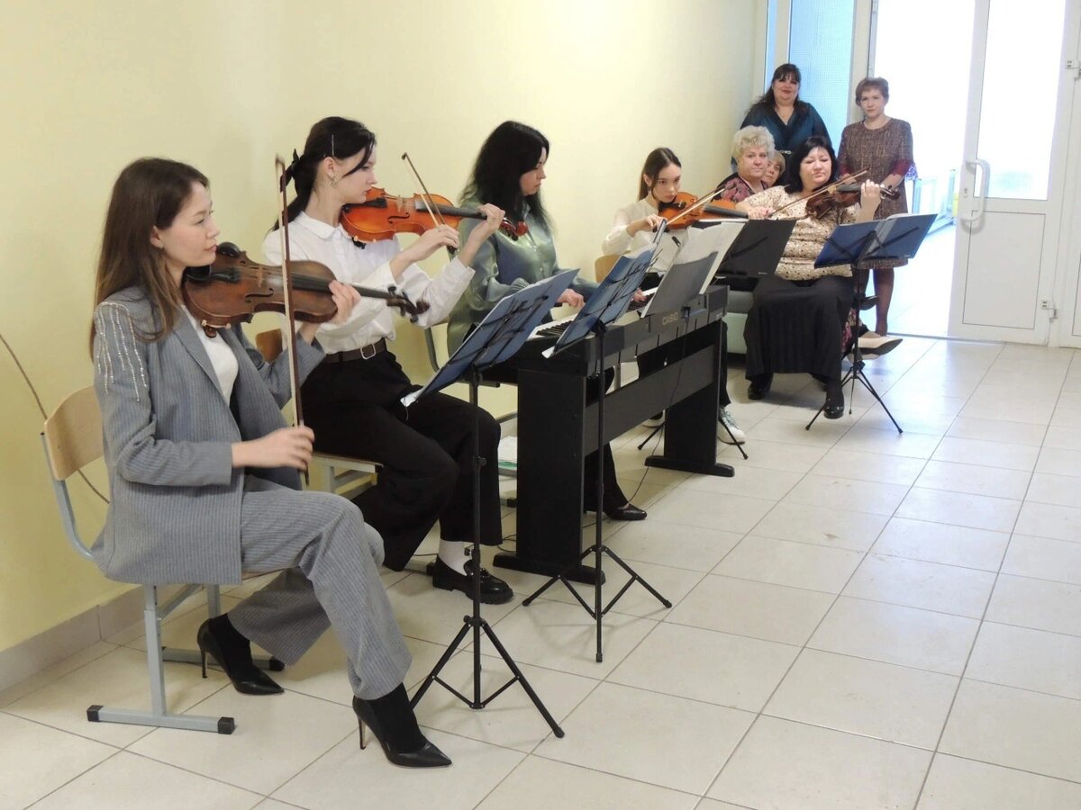  📷    В День встречи выпускников Кувандыкская школа №5 отметила вековой юбилей Марина Шарт