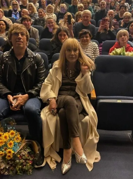 имена для девочек и мальчиков. как называют людей с одним именем. имена индейцев. человек название. таблица имен.