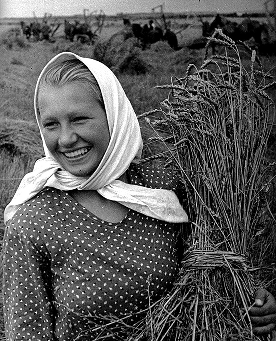 бюстгальтер мода 50е. виктория сасонкина. лорен бэколл в цвете. джин тирни (1920 – 1991). девушки 40 х.