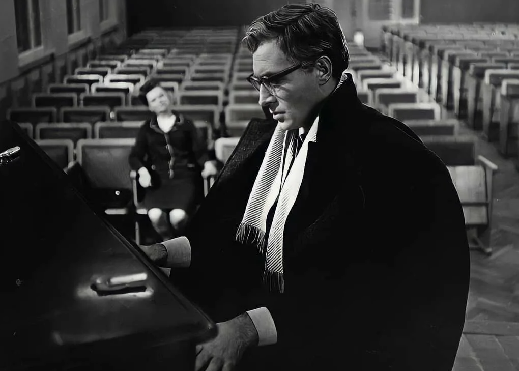 кадр из фильма приводится по источнику https://dzen.ru/a/YS0s6IQcFmwSGmSr