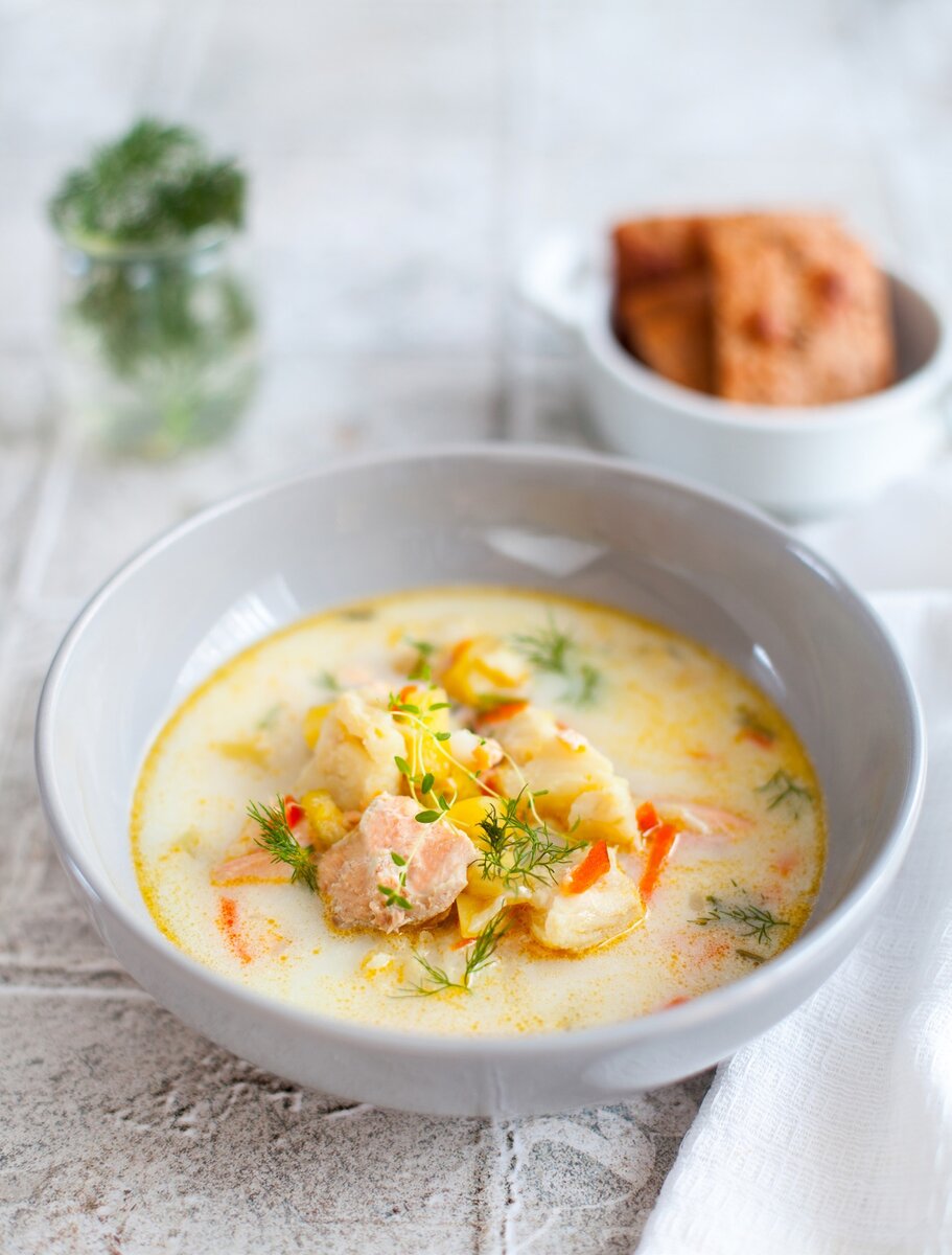 стерляжья уха. сырный суп чаудер. уха из семги. для супа. уха из семги.