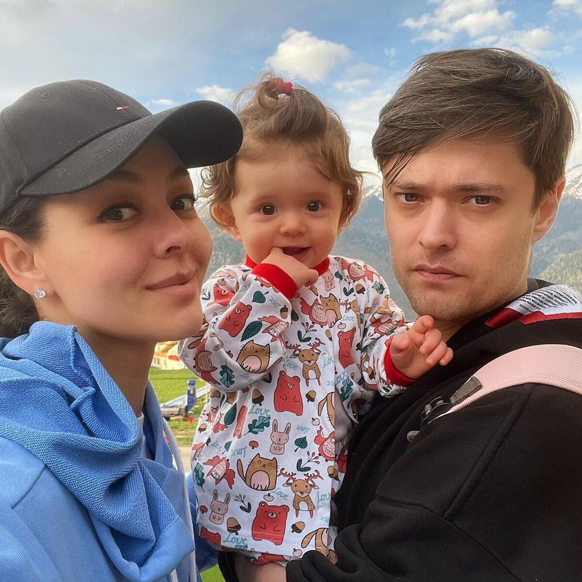 Актриса Марина Кравец призналась, что ждёт второго ребёнка. С мужем Аркадием Водаховым, который является генпродюссером ТНТ они вместе уже 17 лет.-2