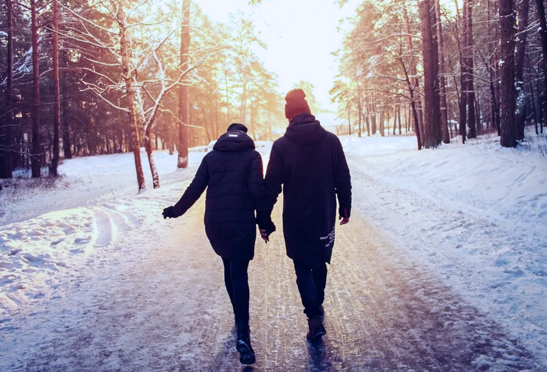 Цитата если о тебе говорят значит ты. Цитаты про мужчин которые только обещают. Если девушка любит. Если тебе не звонят и не пишут. Когда женщина хорошо выглядит.