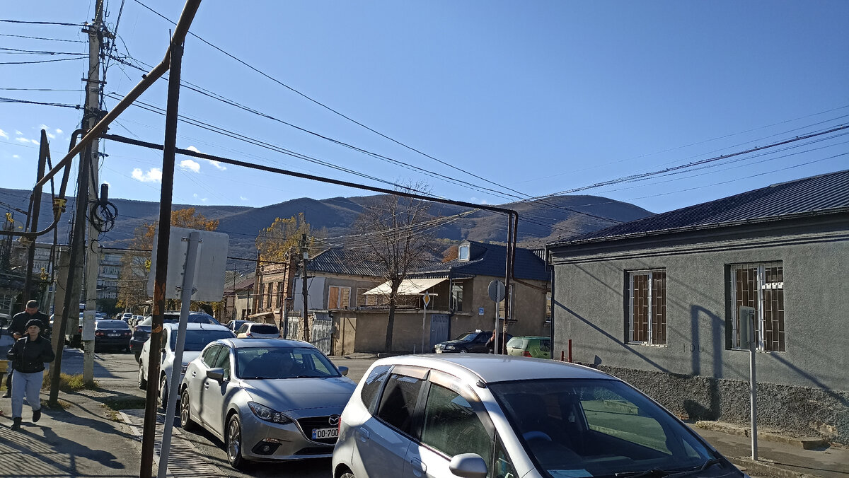 Вполне обычный провинциальный город в горах Грузии 