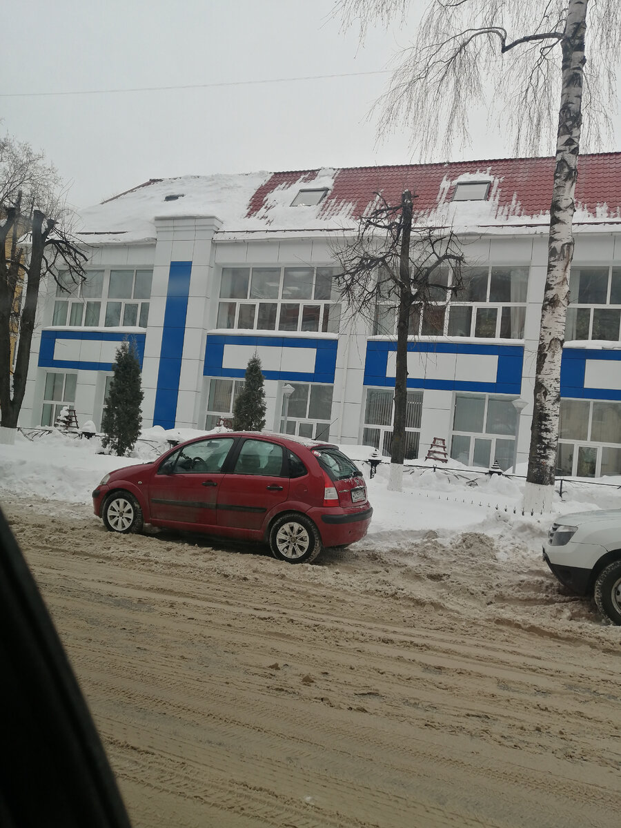 Город маленький все друг друга