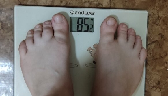 Первый отвес 1,3 кг. Ого! Но понимаю, что это вода, отеки и результат моих "нахаживаний"