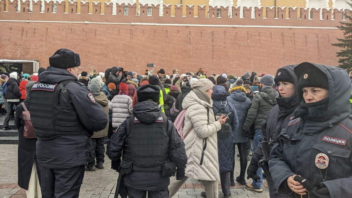 Украинскую акцию «Шлях до дому» провели экстремисты в центре Москвы |  Политнавигатор | Дзен