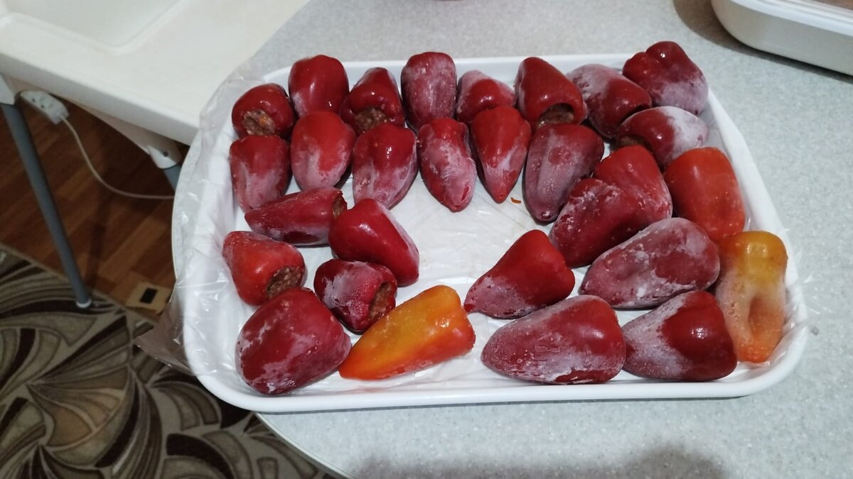 Нафаршировала впрок))) 