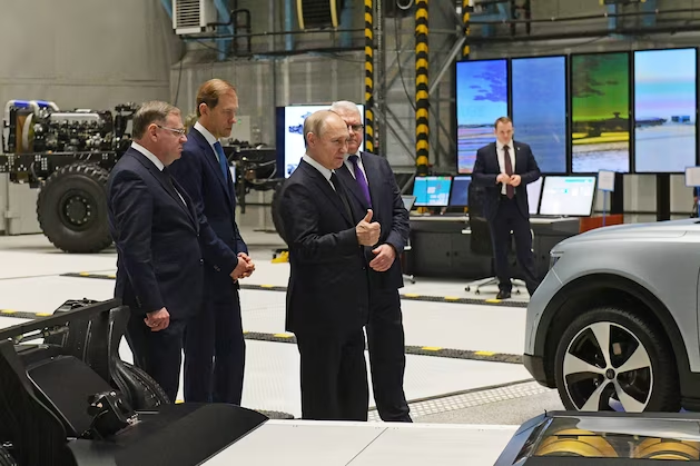 Во время посещения выставки президент России Владимир Путин высмеял немецкий автопром.
