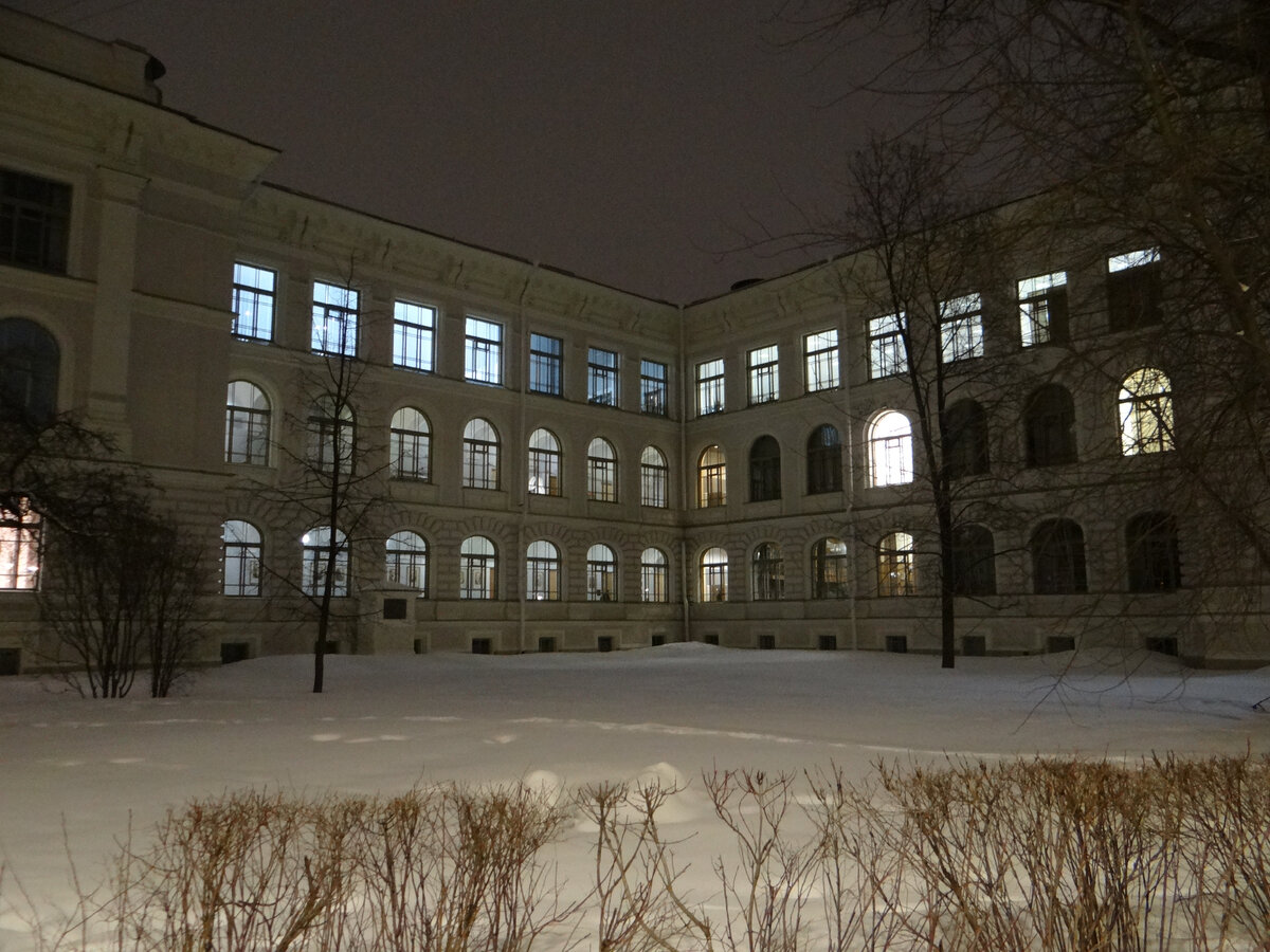 Высший экономический университет в москве проходной балл. Политехнический университет спб. Вузы спб предметы. Вузы спб предметы. Вузы спб предметы.