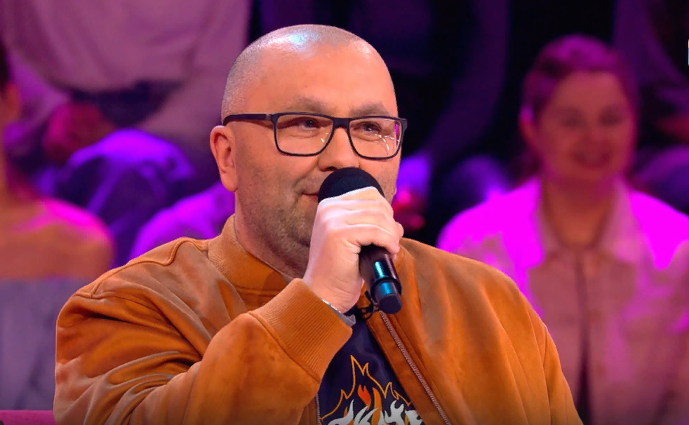 Дамские угодники киров. Шоу бойс. Мужской танцевальный коллектив. Мужские телешоу. Шоу под дождем санкт-петербургский искушение ведущий.