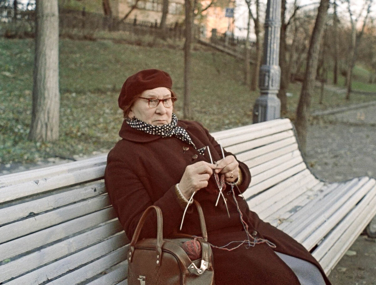 "Москва слезам не верит" - вершина кинематографического искусства. Пожалуй, это лучший фильм в истории СССР. Я не могу назвать его своим любимым только потому, что мне больше нравятся комедии.-7
