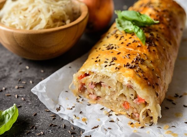 Капуста со слоеным тестом. Капуста со слоеным тестом. Капуста со слоеным тестом. Слоеный пирог с рыбой. Пирог из слоеного теста.