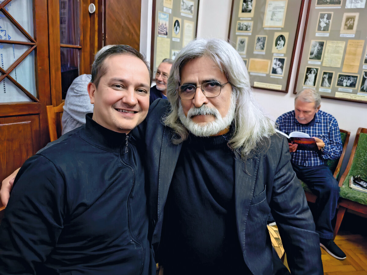 Умные цитаты. А удержать ничего нельзя ремарк. Цитаты писателей о счастье. Цитаты ремарка. Лучше быть несчастным но знать.