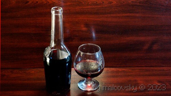 Ратафия из чёрной смородины