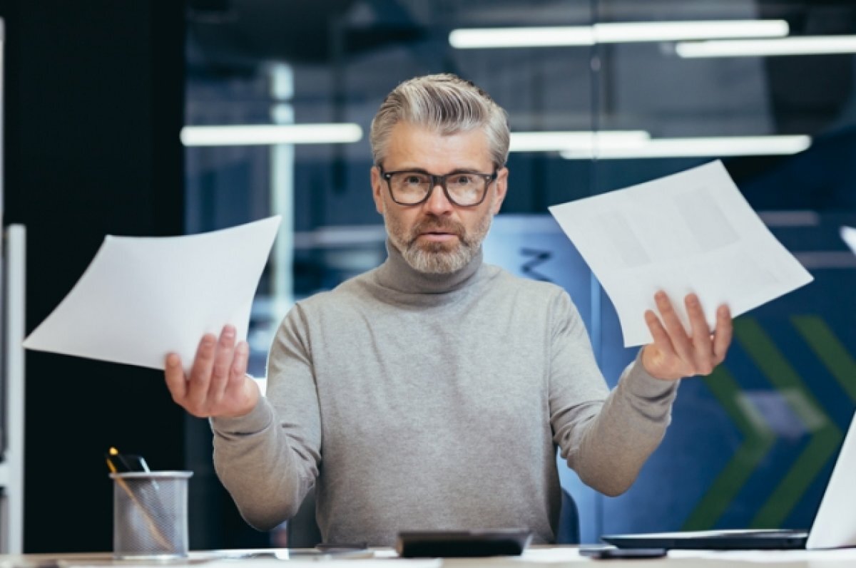    Полис, ноут и спортзал.