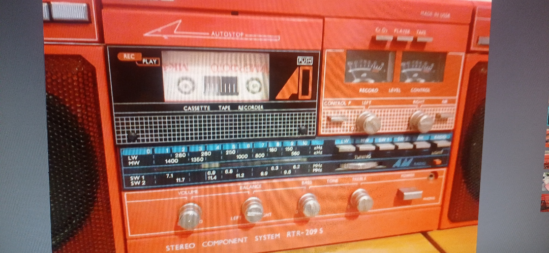 Купил магнитолу Томь РМ-209 за дисятку.