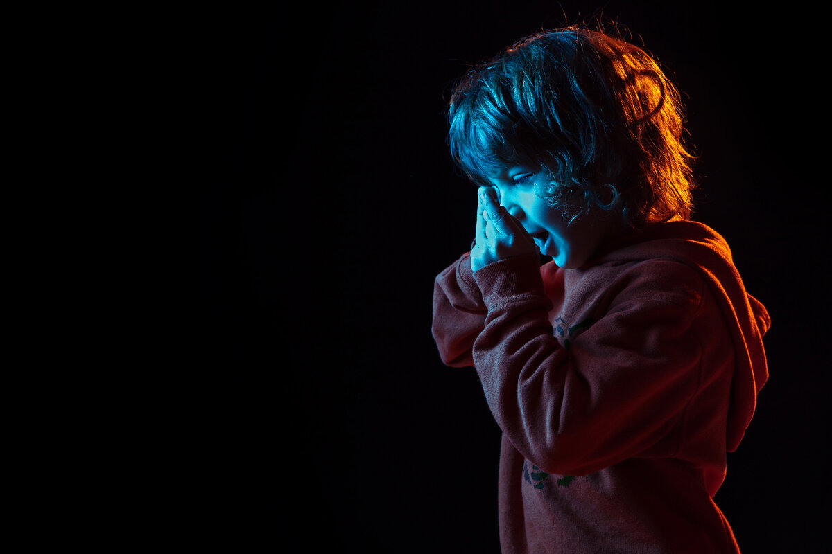 <a href="https://ru.freepik.com/free-photo/cute-boy-talking-on-phone_13058731.htm#page=2&query=%D0%A1%D0%BC%D0%B5%D1%80%D1%82%D1%8C%20%D1%80%D0%B5%D0%B1%D0%B5%D0%BD%D0%BA%D0%B0&position=1&from_view=search&track=ais&uuid=b12825d5-cc60-4ae0-b1ef-6e89108defab">Изображение от master1305</a> на Freepik